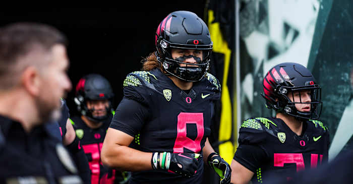 Oregon Ducks tight end Moliki Matavao vs. UCLA.